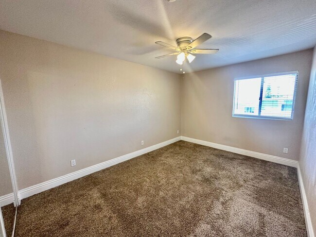 Building Photo - Bright 2nd floor Condo in Rolando near SDS...