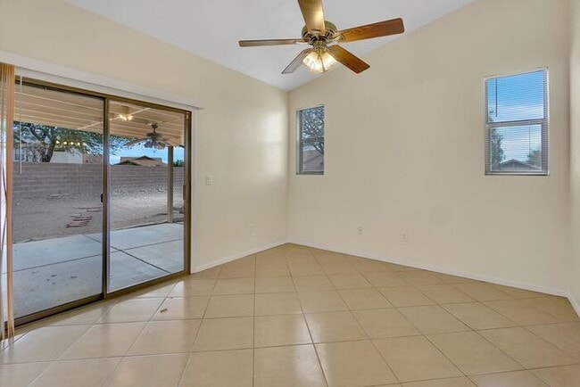 Building Photo - Pending/ Rented - Sunlit Serenity in Rita ...