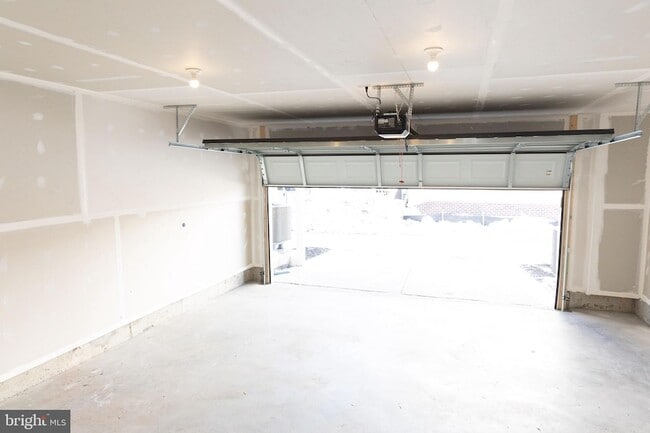 Building Photo - 10630 Meridian Hill Way