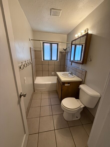 Building Photo - 690 Holbrook Drive