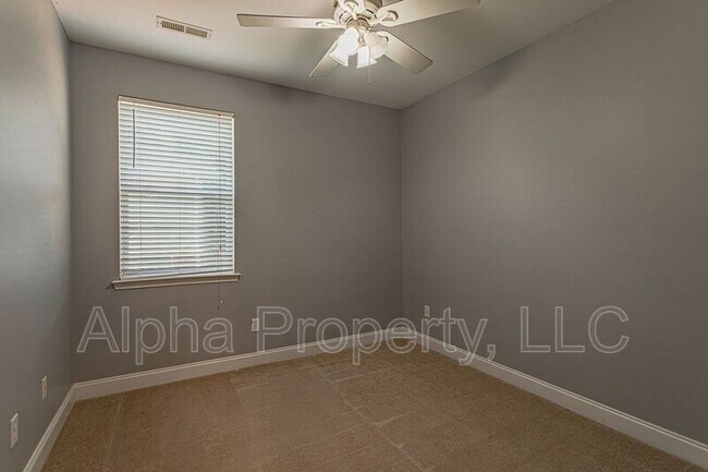 Building Photo - 135 Raven Hill Way