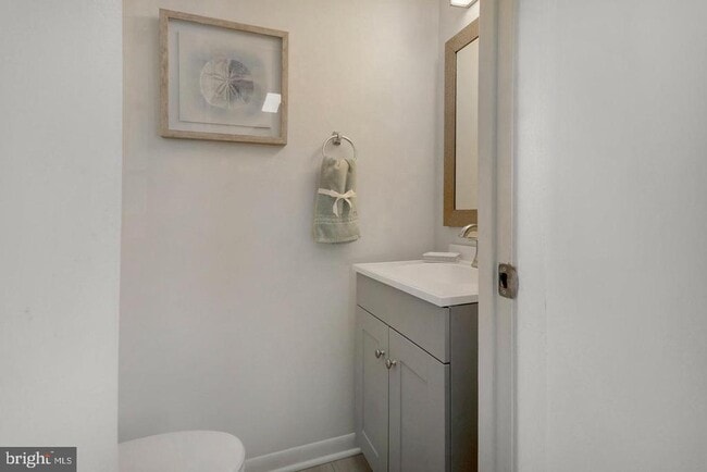 Building Photo - 1132 James Madison Cir