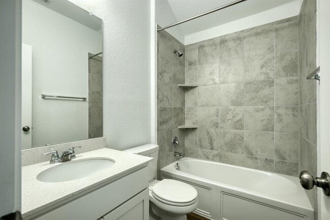 Building Photo - 241 Majestic Cedar Ct