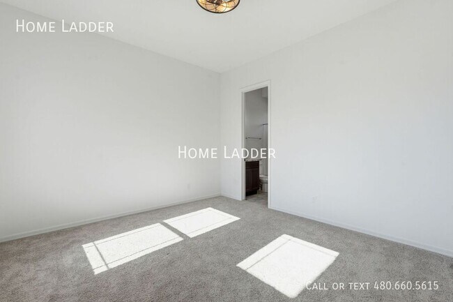 Building Photo - 10812 E Tesla Ave