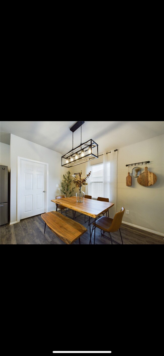 Building Photo - 901 Belhaven Rd