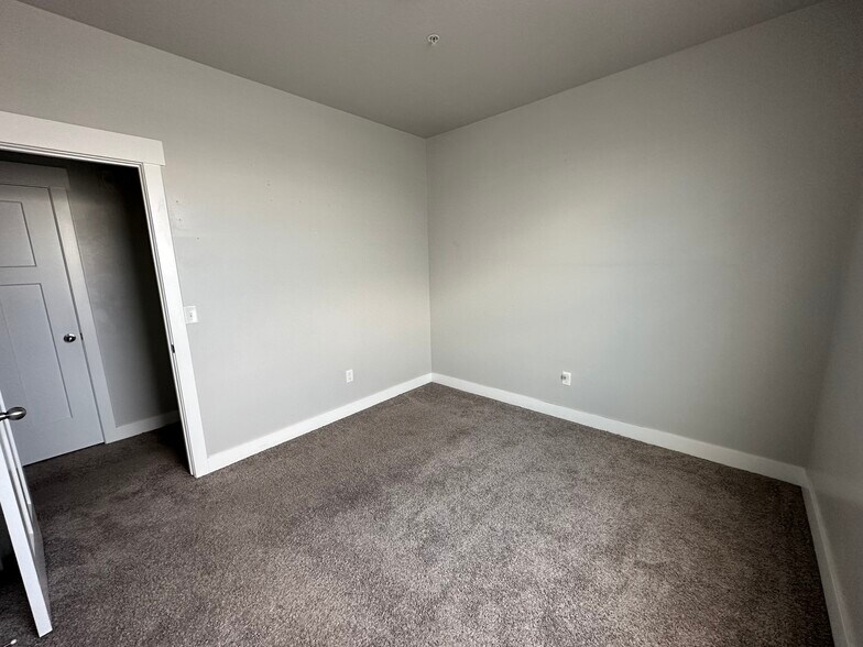 Bedroom - 14637 S McKellen Dr