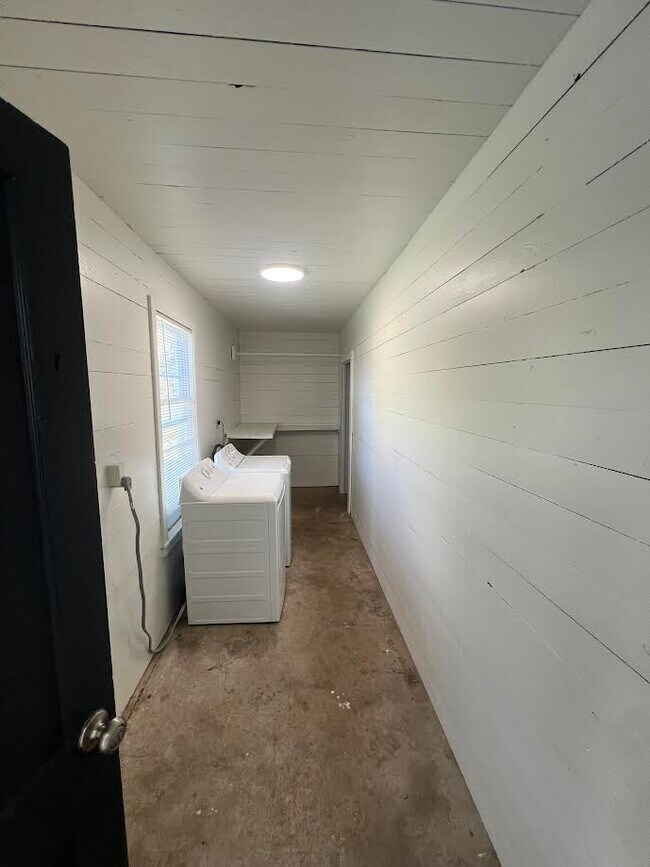 Building Photo - 100 North Ave E