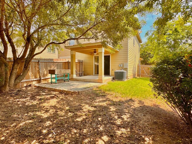 Building Photo - Spacious 3x2.5 South Austin Home