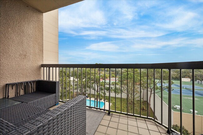 Building Photo - 661 Bering Dr