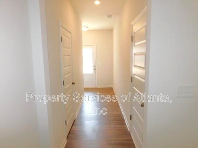 Building Photo - 246 Dupont Dr