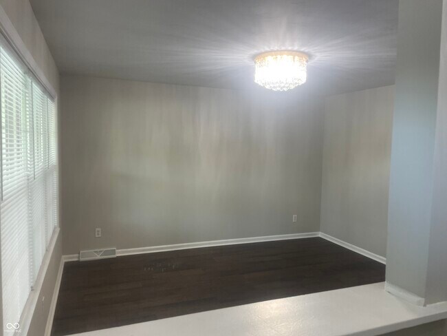 Building Photo - 1416 Miami Ct S