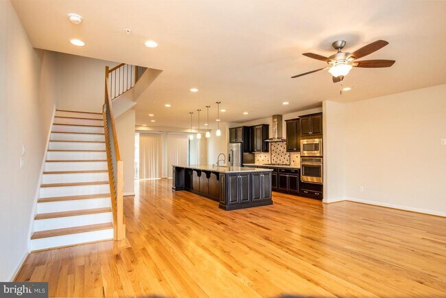Building Photo - 43375 Whitehead Ter