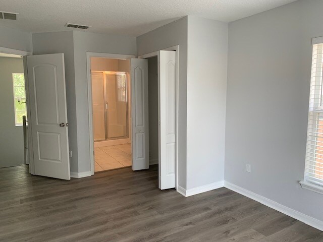 Building Photo - 1803 Royal Ridge Dr