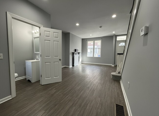 Building Photo - 210 Horton St