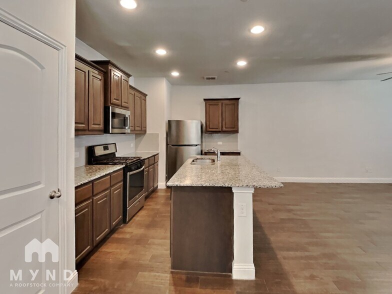 Building Photo - 5568 Kilmer Dr