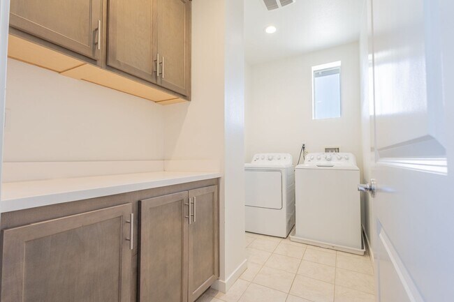 Building Photo - 4808 S Tangerine Way