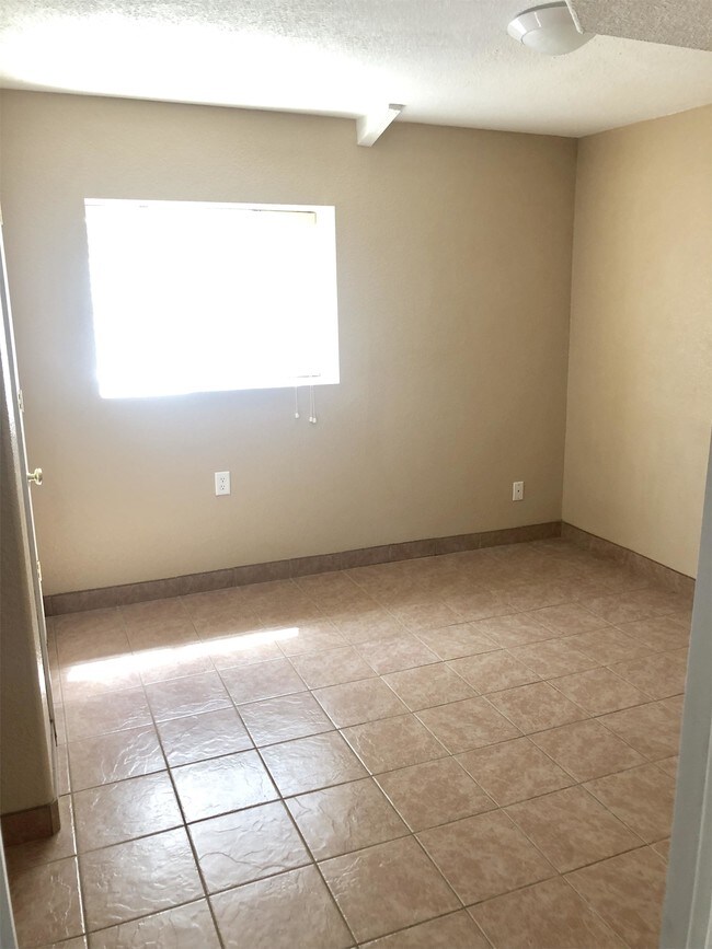 Building Photo - 2585 Clayton Cir