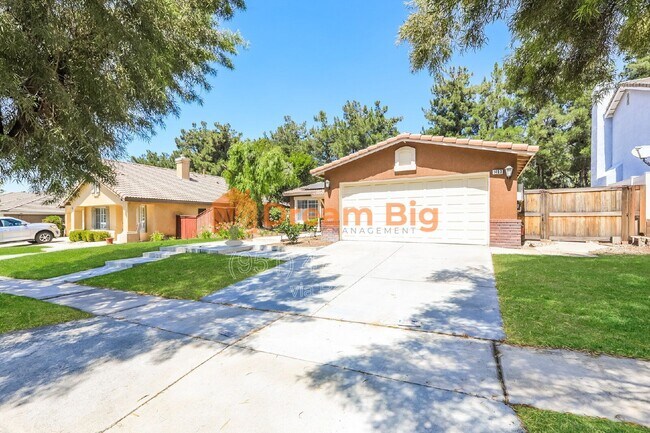 Building Photo - 1493 Evergreen Ave