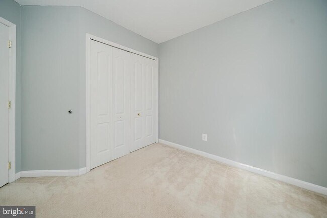 Building Photo - 714 Kirkcaldy Wy