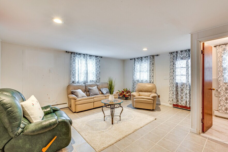 Building Photo - 2851 Debra Way