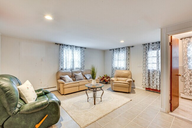 Building Photo - 2851 Debra Way