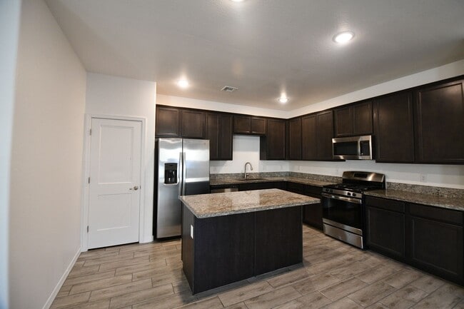 Building Photo - 165 W Seaside Dr