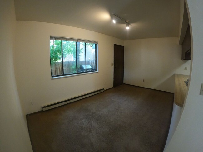 Building Photo - Central Boulder 2 Story Spacious Townhome