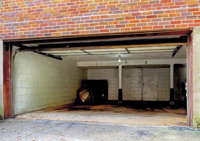 Building Photo - 6217 Fairhurst Ave