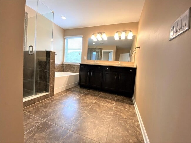 Building Photo - 2186 Hillview Dr NE