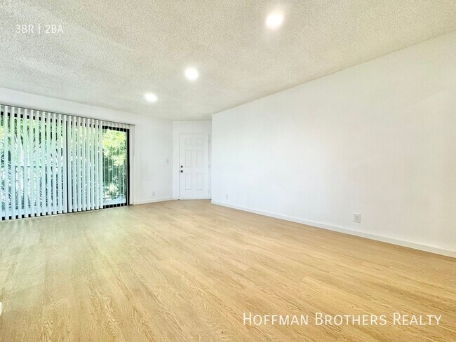 Building Photo - 6561 Fulton Ave