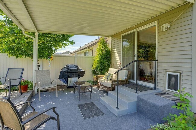 Primary Photo - 3 Bedroom, 2 Bath Home in Desirable Post F...