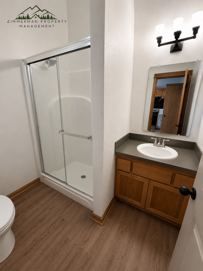 Building Photo - 2 bedroom 1 bathroom townhouse
