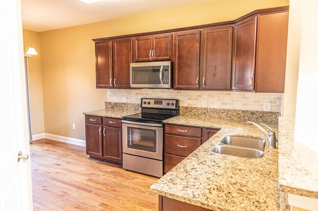 Building Photo - 113 Cypress Cir