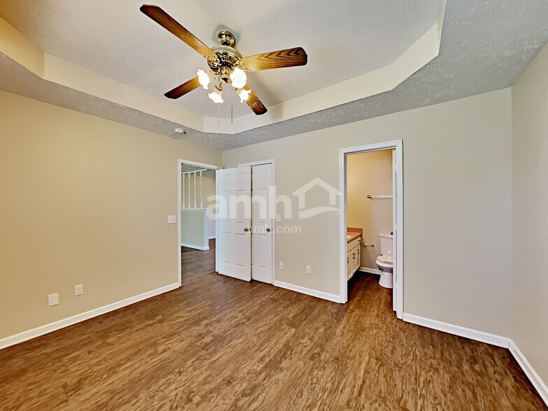 Building Photo - 605 Hollandale Rd