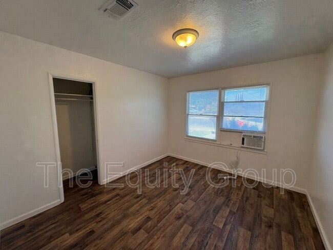 Building Photo - 495 N Perry Ave