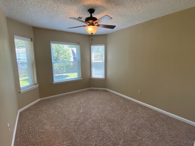 Building Photo - 1619 S Fir Pl