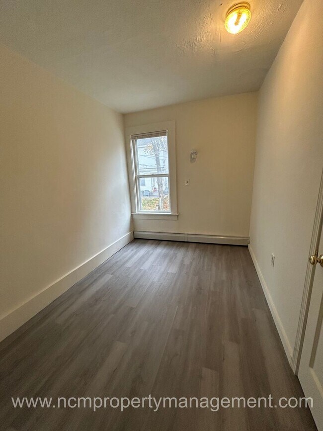 Building Photo - 28 Garnet St