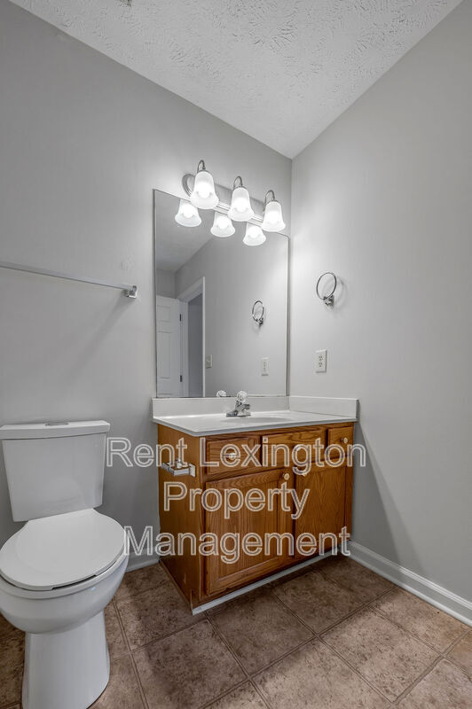 Building Photo - 660 Morgan Hills Dr