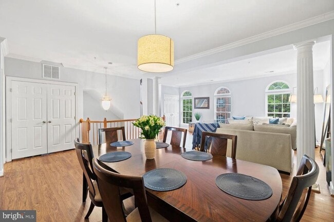 Building Photo - 2456 Eastbourne Dr