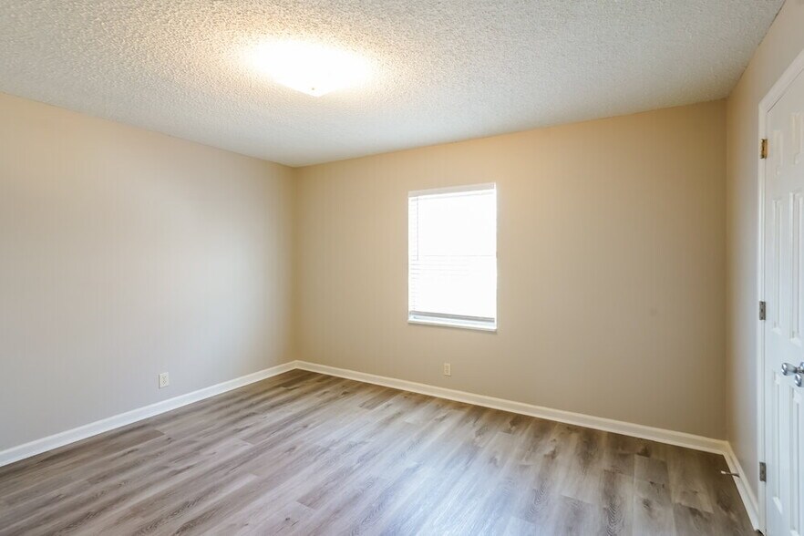 Building Photo - 905 Traceton Ct