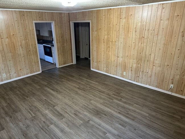 Building Photo - Available May 1st! 3-Bed, 1-Bath Home in Central Springdale!