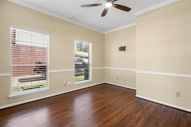 Building Photo - 2645 Lakeway Dr
