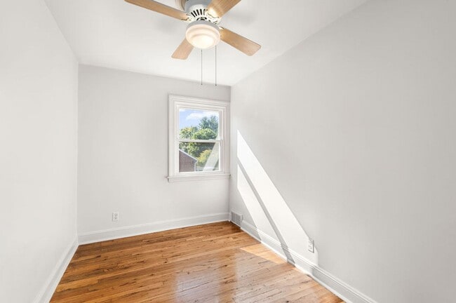 Building Photo - FIRST MONTH FREE* Twin home with new carpe...