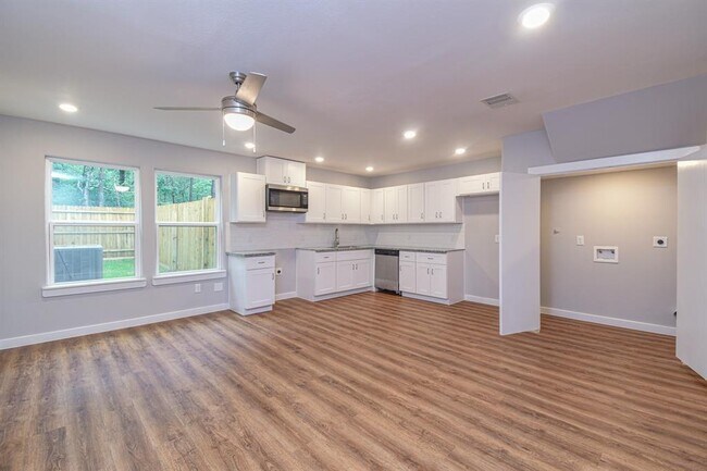 Building Photo - 6008 Wedgefield St