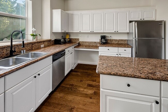 Building Photo - 3 Bed/ 2.75 Bath Townhome in Lynwood