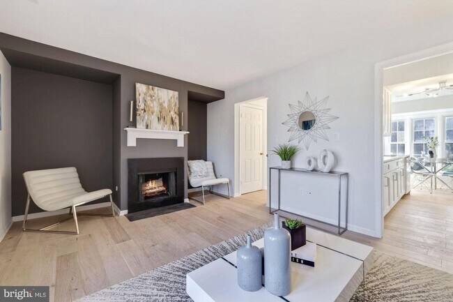 Building Photo - Gorgeous 2 Bedroom 2.5 Bath in Chevy Chase