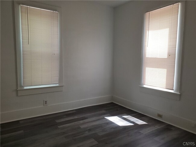 Building Photo - 114 Washington St