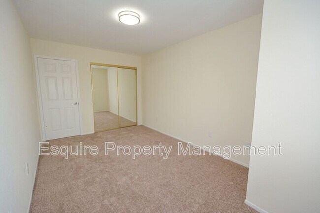 Building Photo - 1906 Kensington Ln