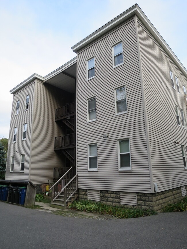 Primary Photo - 42 Linden Ave