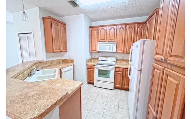 Building Photo - 7202 Deerfoot Cir